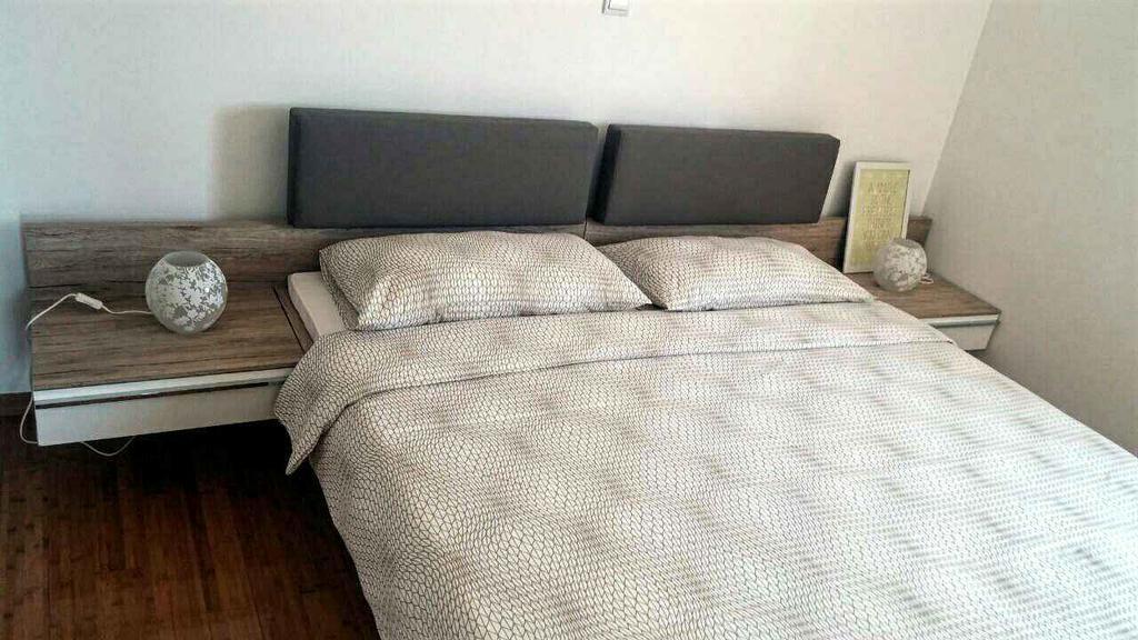Malik'S Place 诺瓦利娅 外观 照片